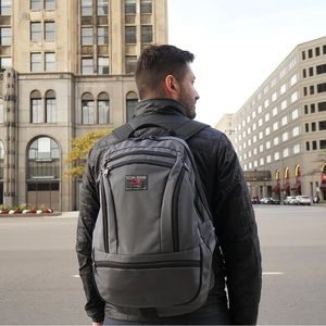 Tom Bihn Synapse 25 backpack